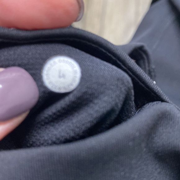 Lululemon black crop leggings size 4 - Picture 9 of 13